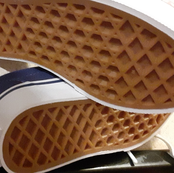 Vans - Picture 3 of 4